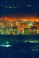 widok na centrum Dobczyc ze Skrzynki, wieczór 23 grudnia 1999