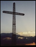 Krzyż jubileuszowy na Skrzynce i zachód słońca
