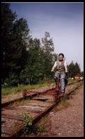 Autor na rowerze-drezynie na linii Arvidsjaur - Joern. 4.VII.2001