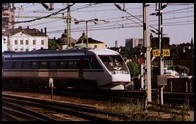 EZT X-2 (X-2000) wjeżdża na stację Stockholm Central. 6.VII.2001