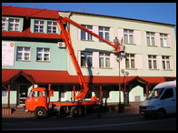 Doroczne mycie okien w Urzędzie Gminy i Miasta (w roku 2004 wypadło 1 września)